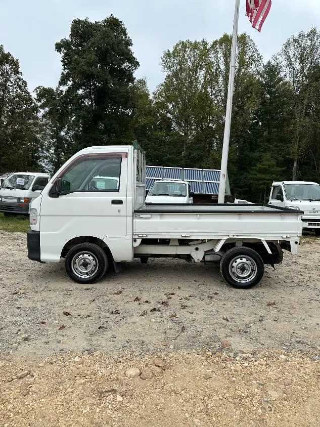 1999 Daihatsu Hijet 4WD, a white Kei Truck, for sale at Mayberry Mini Trucks in Mount Airy, NC (photo 13 of 20)