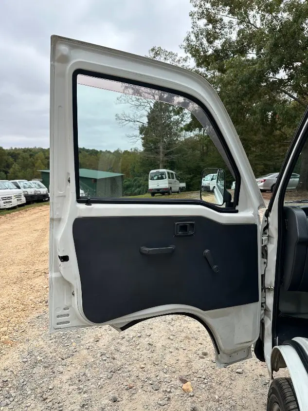 1999 Daihatsu Hijet 4WD, a white Kei Truck, for sale at Mayberry Mini Trucks in Mount Airy, NC (photo 14 of 20)