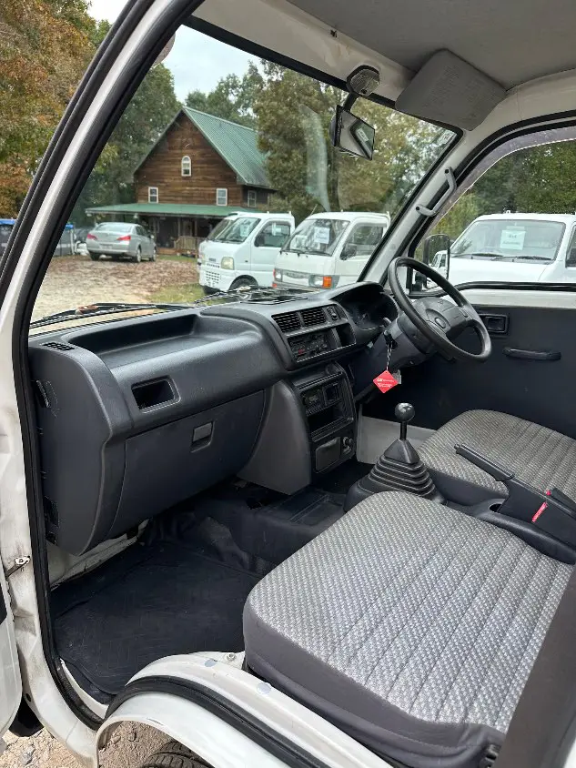 1999 Daihatsu Hijet 4WD, a white Kei Truck, for sale at Mayberry Mini Trucks in Mount Airy, NC (photo 15 of 20)
