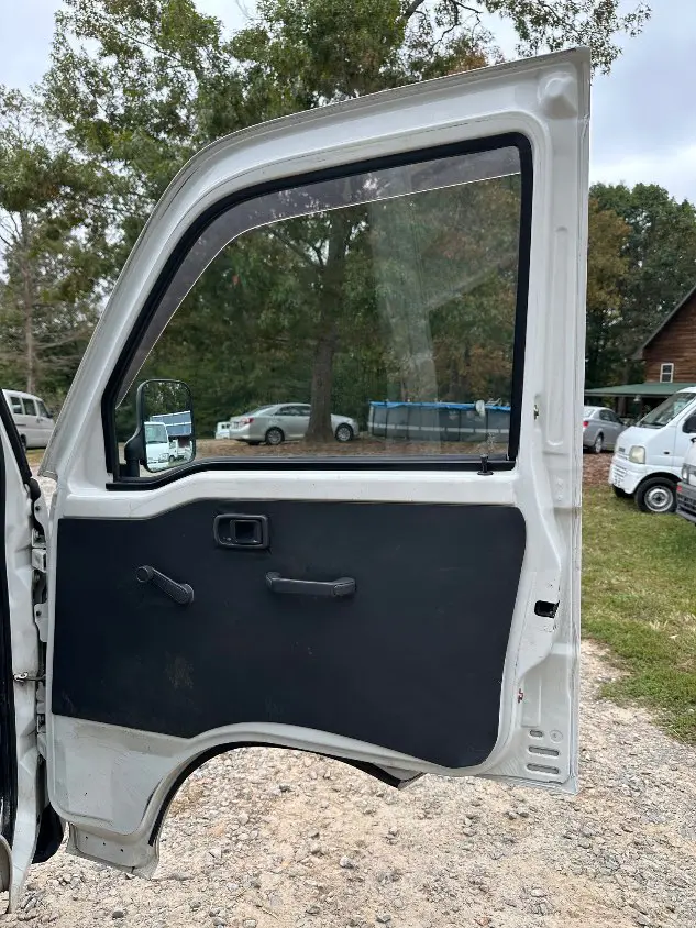 1999 Daihatsu Hijet 4WD, a white Kei Truck, for sale at Mayberry Mini Trucks in Mount Airy, NC (photo 16 of 20)