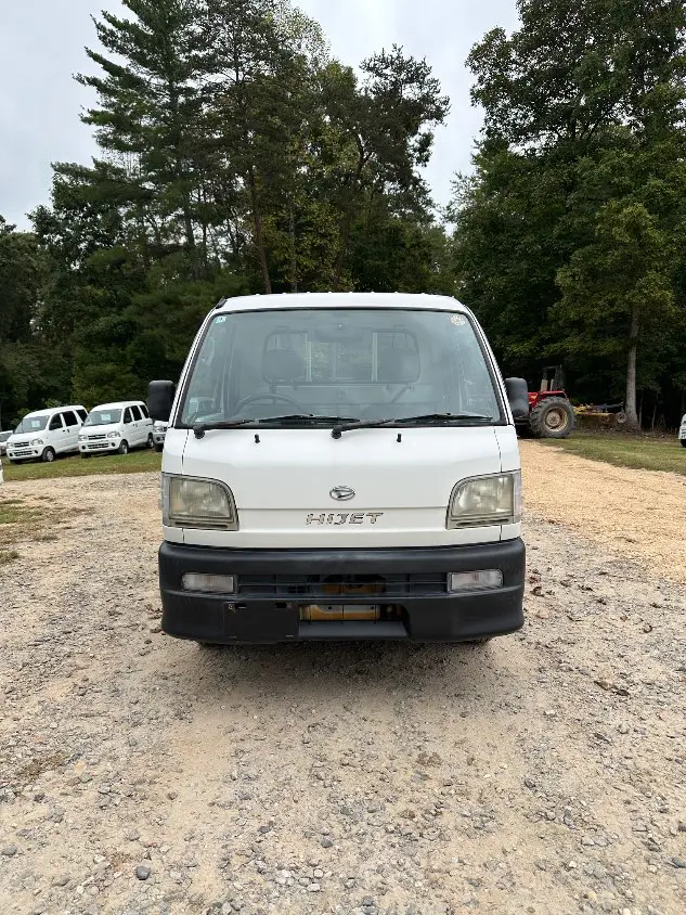1999 Daihatsu Hijet 4WD, a white Kei Truck, for sale at Mayberry Mini Trucks in Mount Airy, NC (photo 4 of 20)