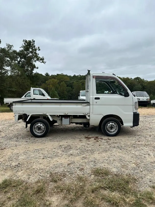 1999 Daihatsu Hijet 4WD, a white Kei Truck, for sale at Mayberry Mini Trucks in Mount Airy, NC (photo 6 of 20)