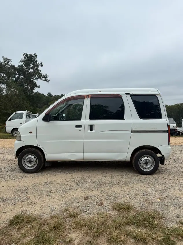 1999 Daihatsu Hijet 4WD, a white Kei Van, for sale at Mayberry Mini Trucks in Mount Airy, NC (photo 8 of 20)