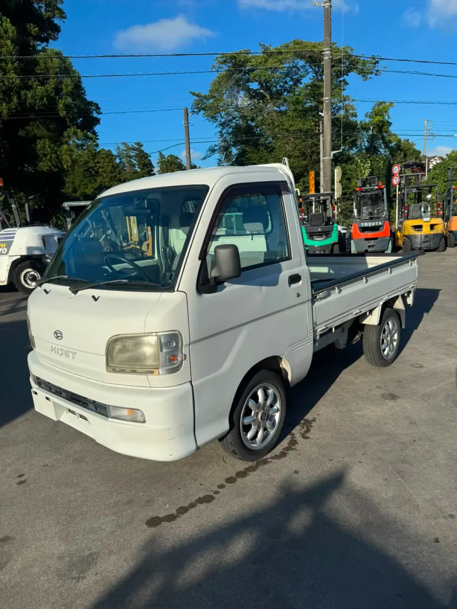 1999 Daihatsu Hijet 4x2, a white Kei Truck, for sale at Skyline Kei Trucks in Houston, TX (photo 3 of 8)