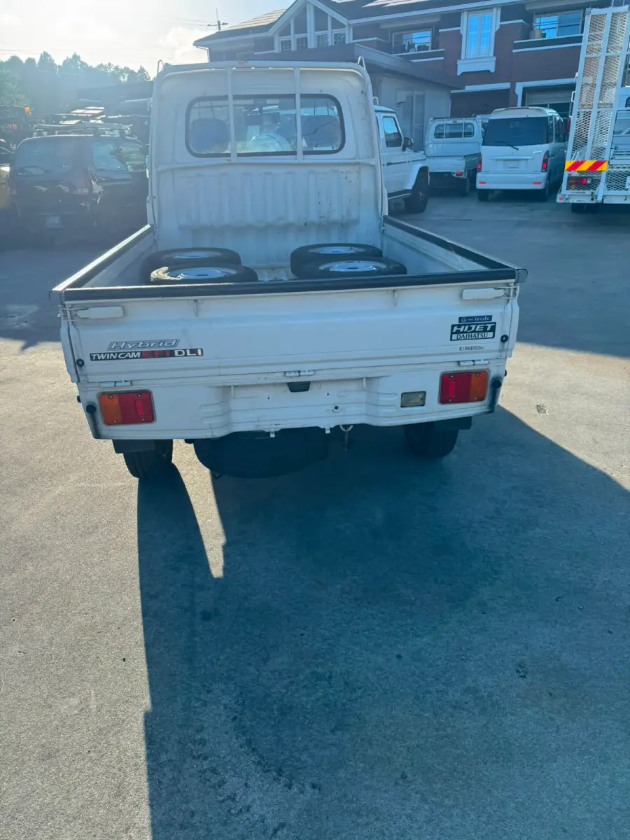 1999 Daihatsu Hijet 4x2, a white Kei Truck, for sale at Skyline Kei Trucks in Houston, TX (photo 4 of 8)