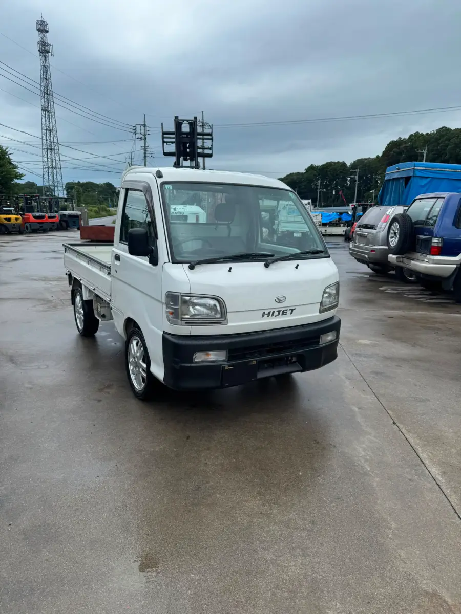 1999 Daihatsu Hijet 4x4, a white Kei Truck, for sale at Skyline Kei Trucks in Houston, TX (photo 1 of 10)