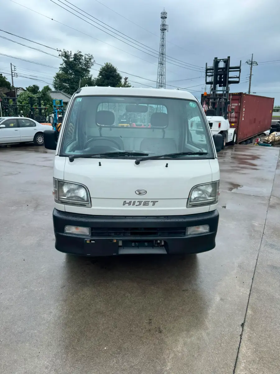 1999 Daihatsu Hijet 4x4, a white Kei Truck, for sale at Skyline Kei Trucks in Houston, TX (photo 2 of 10)