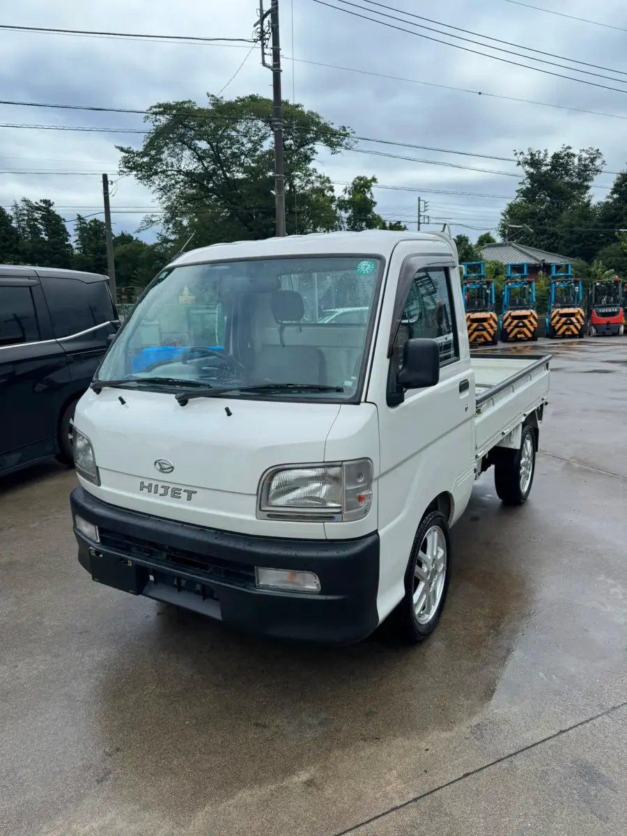 1999 Daihatsu Hijet 4x4, a white Kei Truck, for sale at Skyline Kei Trucks in Houston, TX (photo 3 of 10)