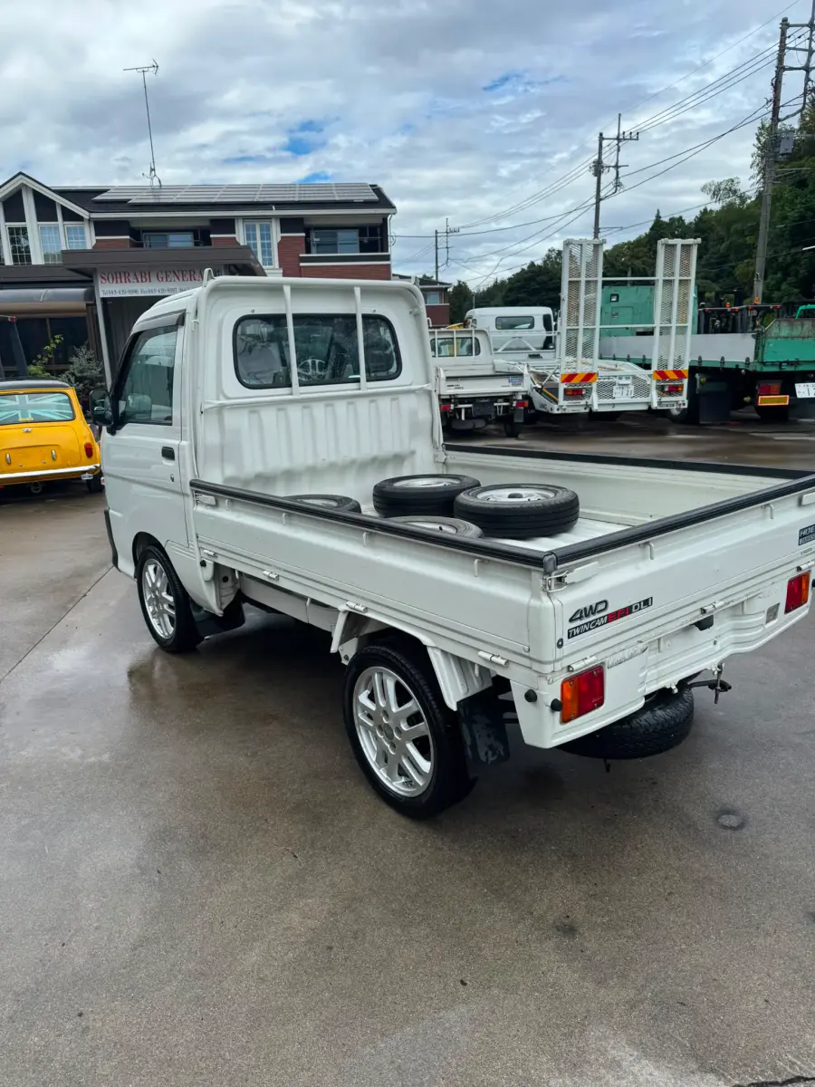 1999 Daihatsu Hijet 4x4, a white Kei Truck, for sale at Skyline Kei Trucks in Houston, TX (photo 5 of 10)