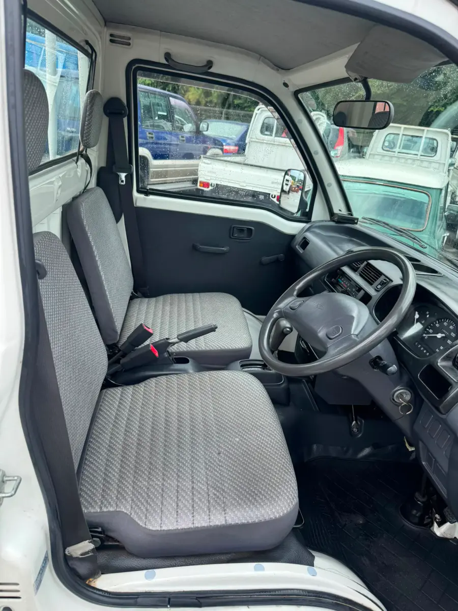 1999 Daihatsu Hijet 4x4, a white Kei Truck, for sale at Skyline Kei Trucks in Houston, TX (photo 8 of 10)