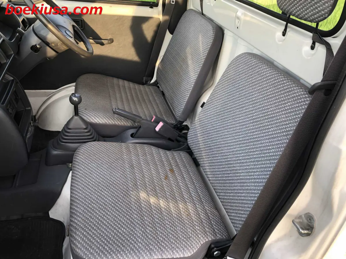 1999 Daihatsu Hijet 4x4, a white Kei Truck, for sale at Boeki USA in Paterson, NJ (photo 10 of 20)