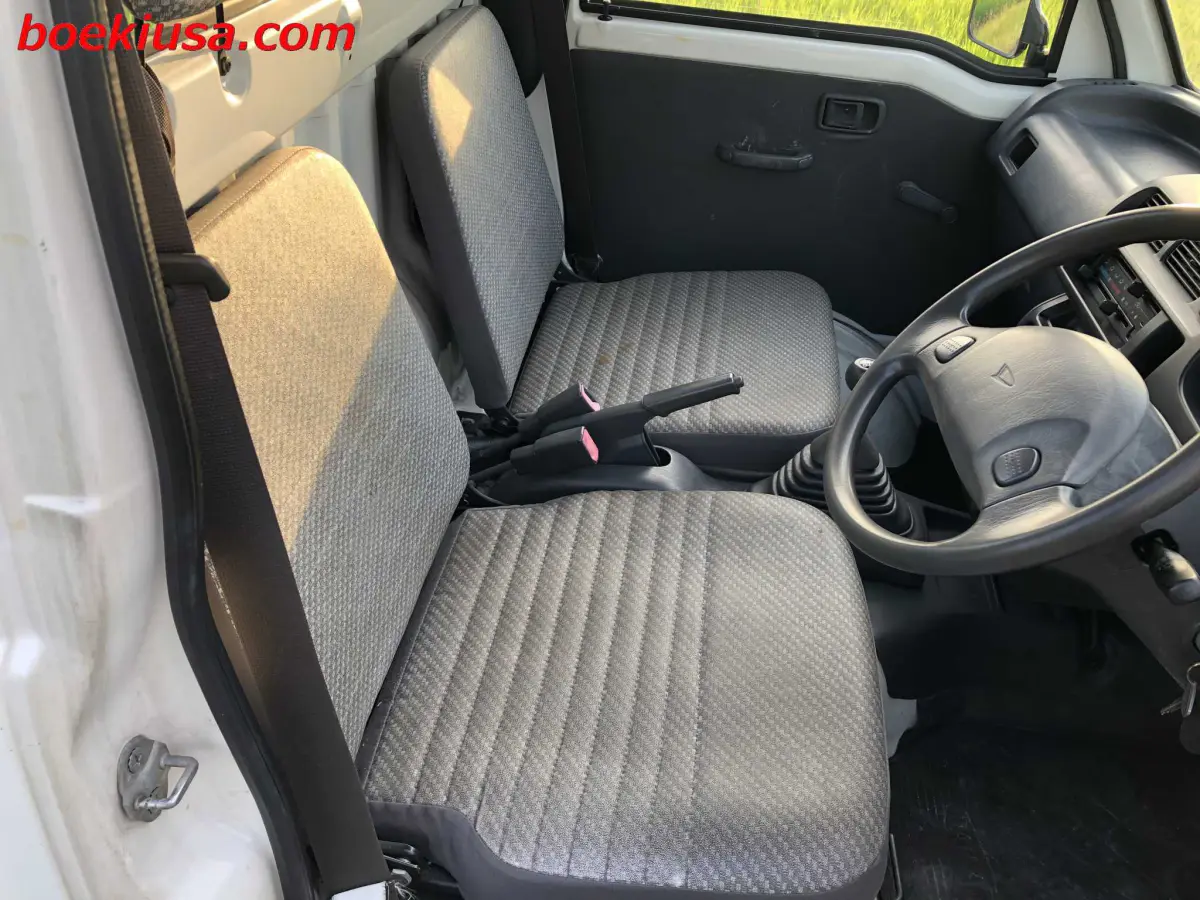1999 Daihatsu Hijet 4x4, a white Kei Truck, for sale at Boeki USA in Paterson, NJ (photo 14 of 20)