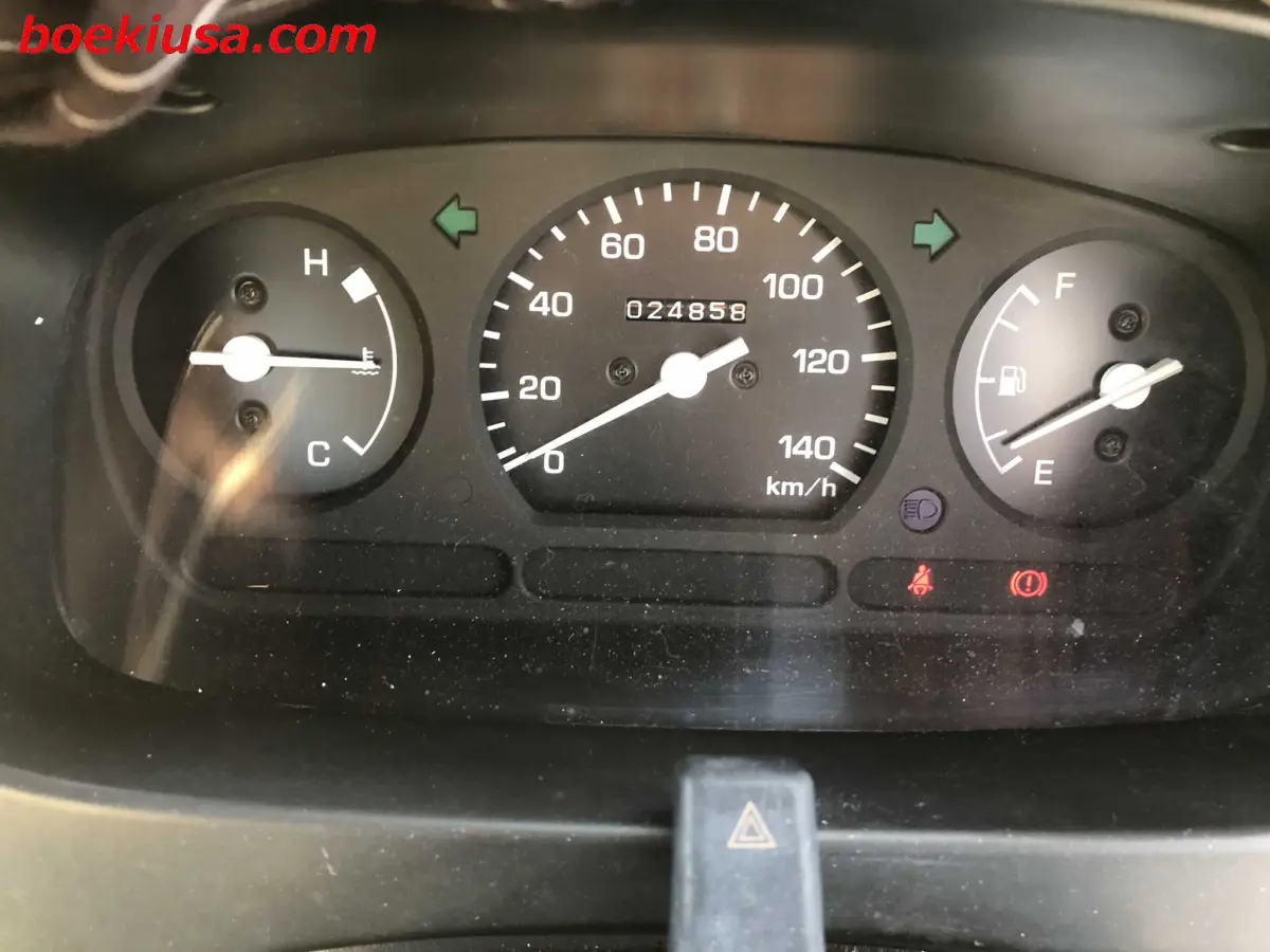 1999 Daihatsu Hijet 4x4, a white Kei Truck, for sale at Boeki USA in Paterson, NJ (photo 17 of 20)