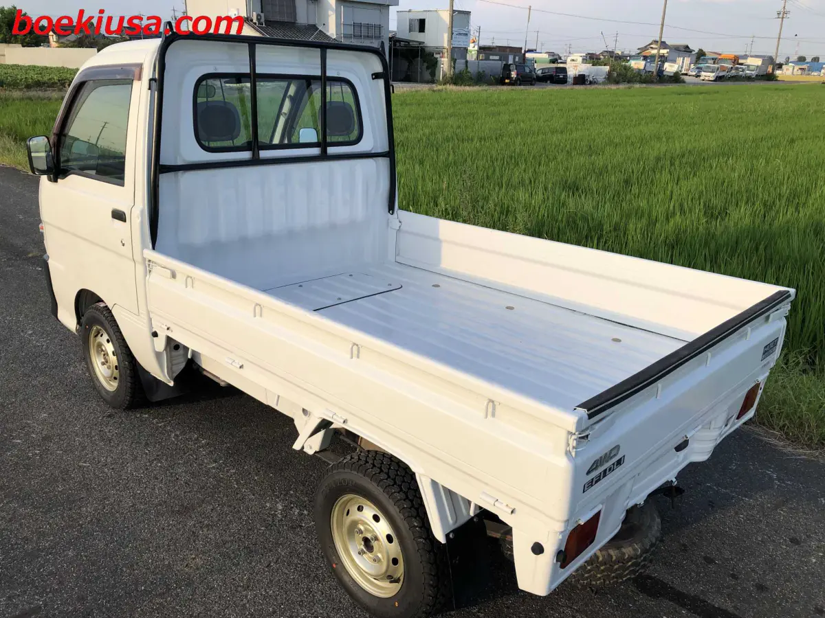 1999 Daihatsu Hijet 4x4, a white Kei Truck, for sale at Boeki USA in Paterson, NJ (photo 3 of 20)