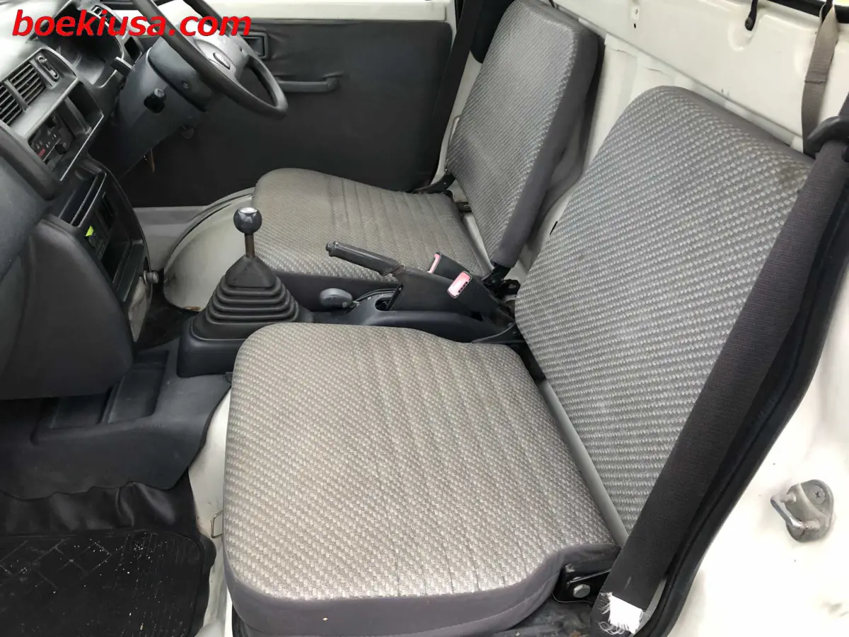 1999 Daihatsu Hijet 4x4, a white Kei Truck, for sale at Boeki USA in Paterson, NJ (photo 10 of 20)