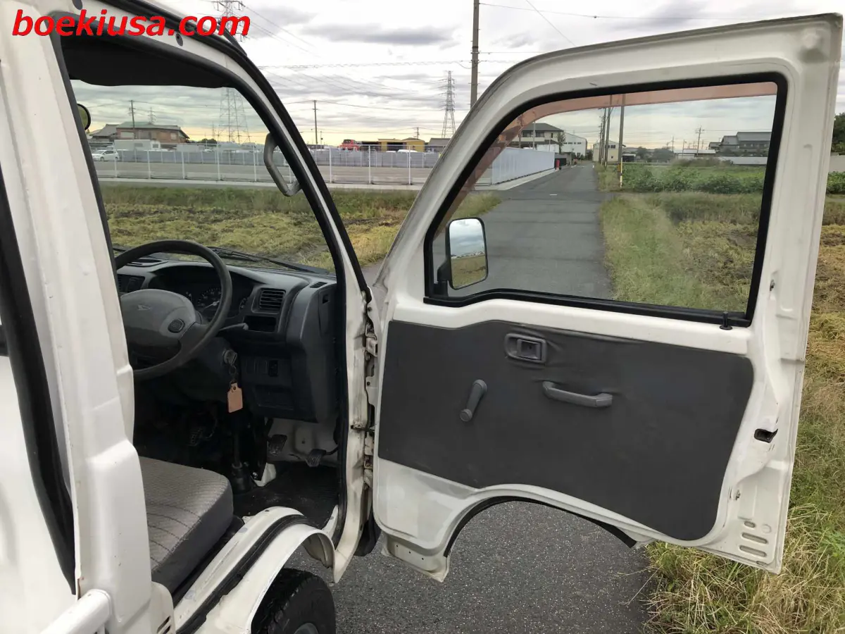 1999 Daihatsu Hijet 4x4, a white Kei Truck, for sale at Boeki USA in Paterson, NJ (photo 12 of 20)