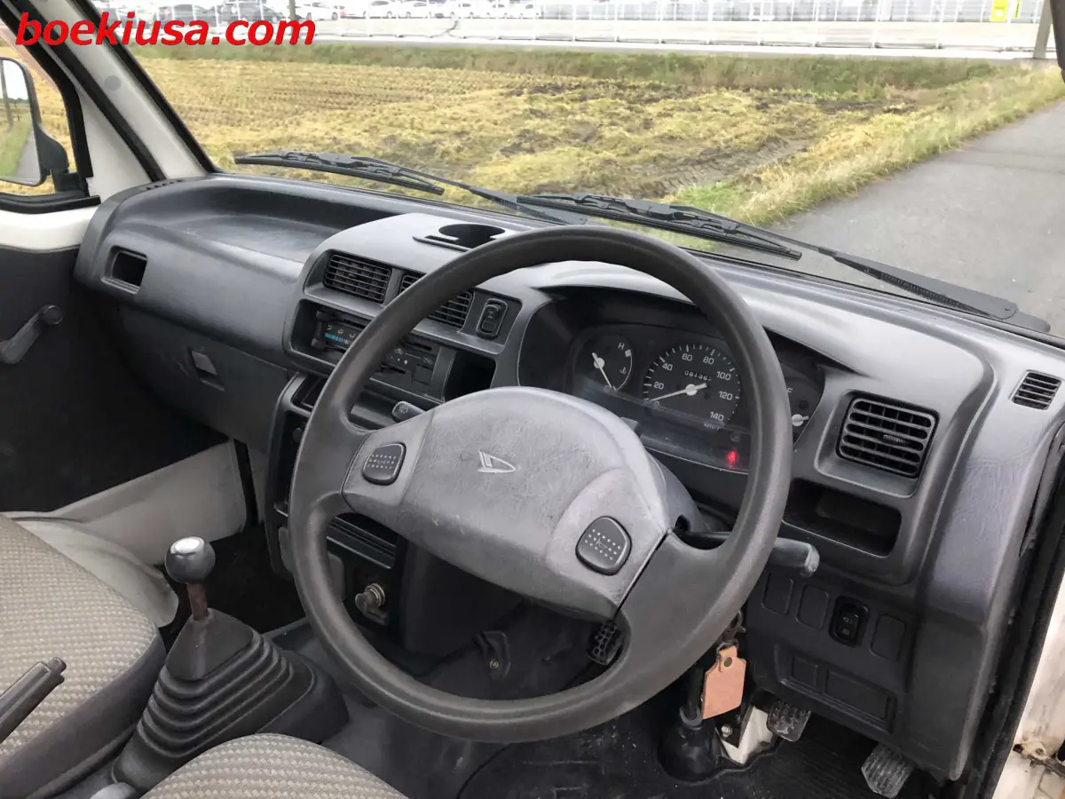 1999 Daihatsu Hijet 4x4, a white Kei Truck, for sale at Boeki USA in Paterson, NJ (photo 13 of 20)