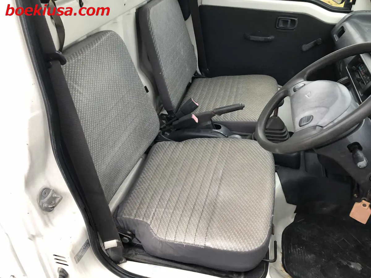1999 Daihatsu Hijet 4x4, a white Kei Truck, for sale at Boeki USA in Paterson, NJ (photo 14 of 20)