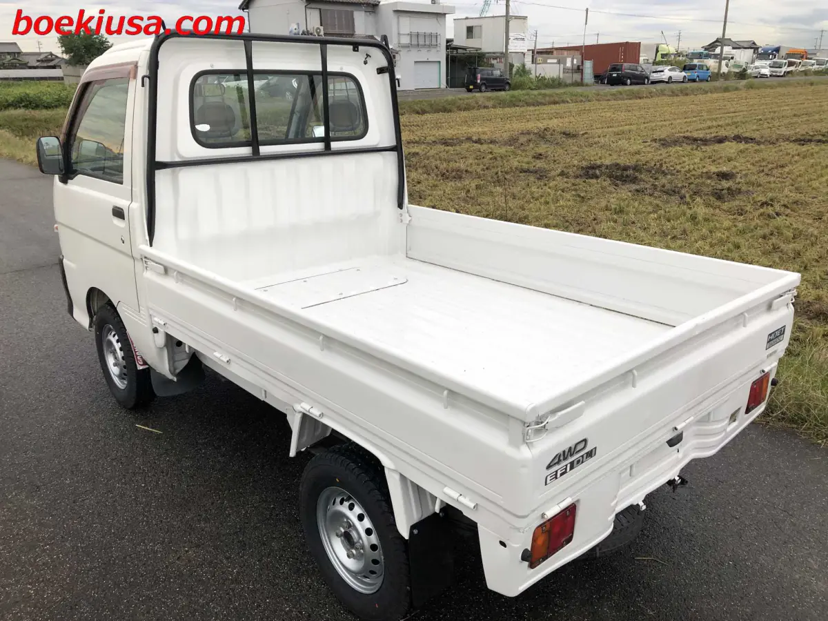 1999 Daihatsu Hijet 4x4, a white Kei Truck, for sale at Boeki USA in Paterson, NJ (photo 3 of 20)