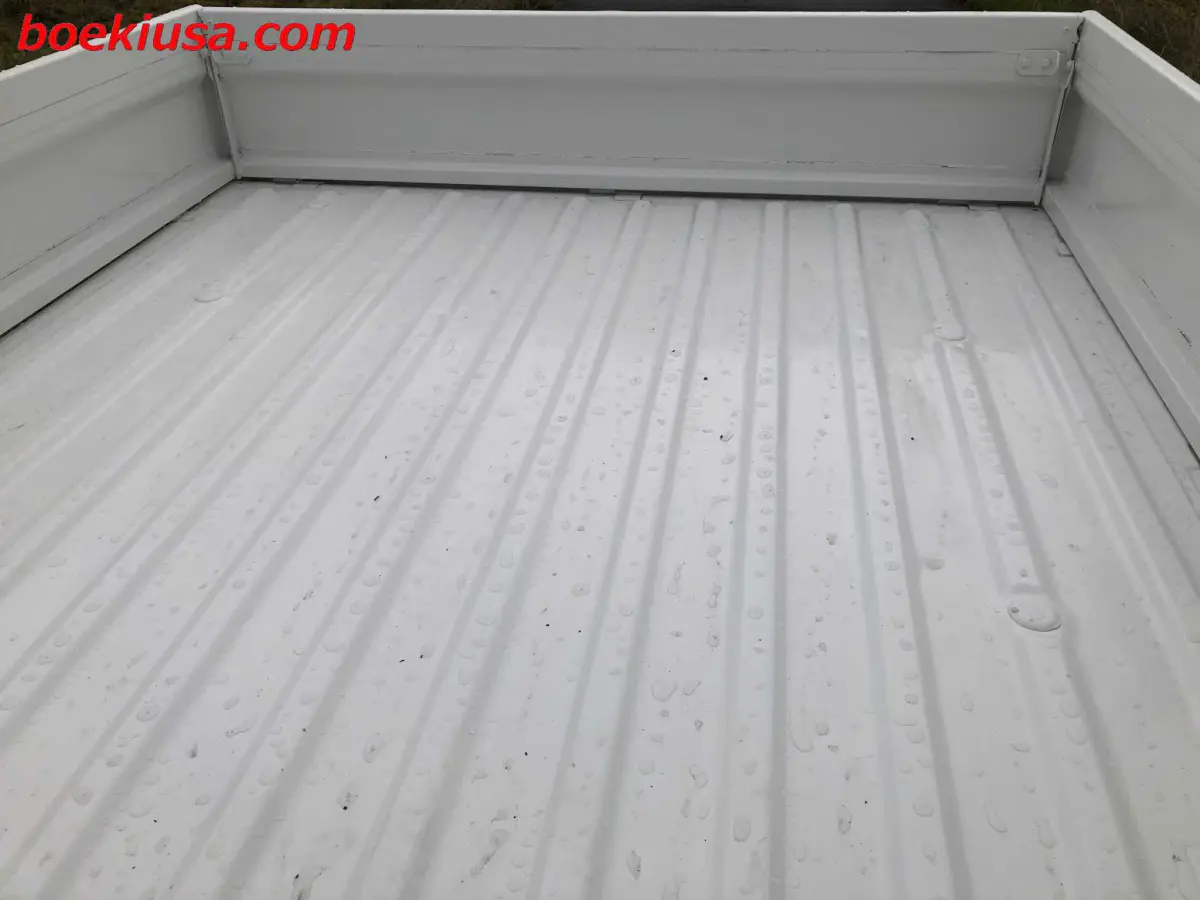 1999 Daihatsu Hijet 4x4, a white Kei Truck, for sale at Boeki USA in Paterson, NJ (photo 7 of 20)