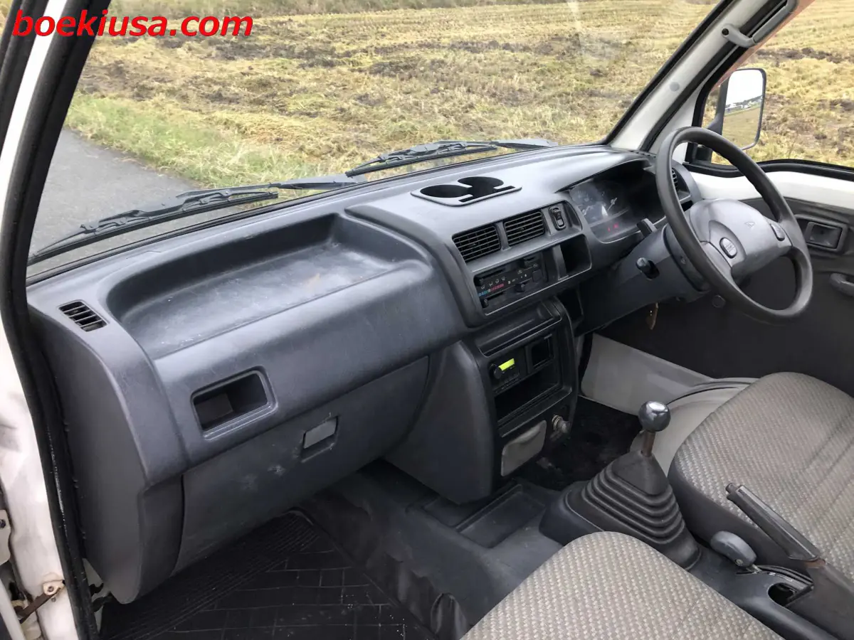 1999 Daihatsu Hijet 4x4, a white Kei Truck, for sale at Boeki USA in Paterson, NJ (photo 9 of 20)