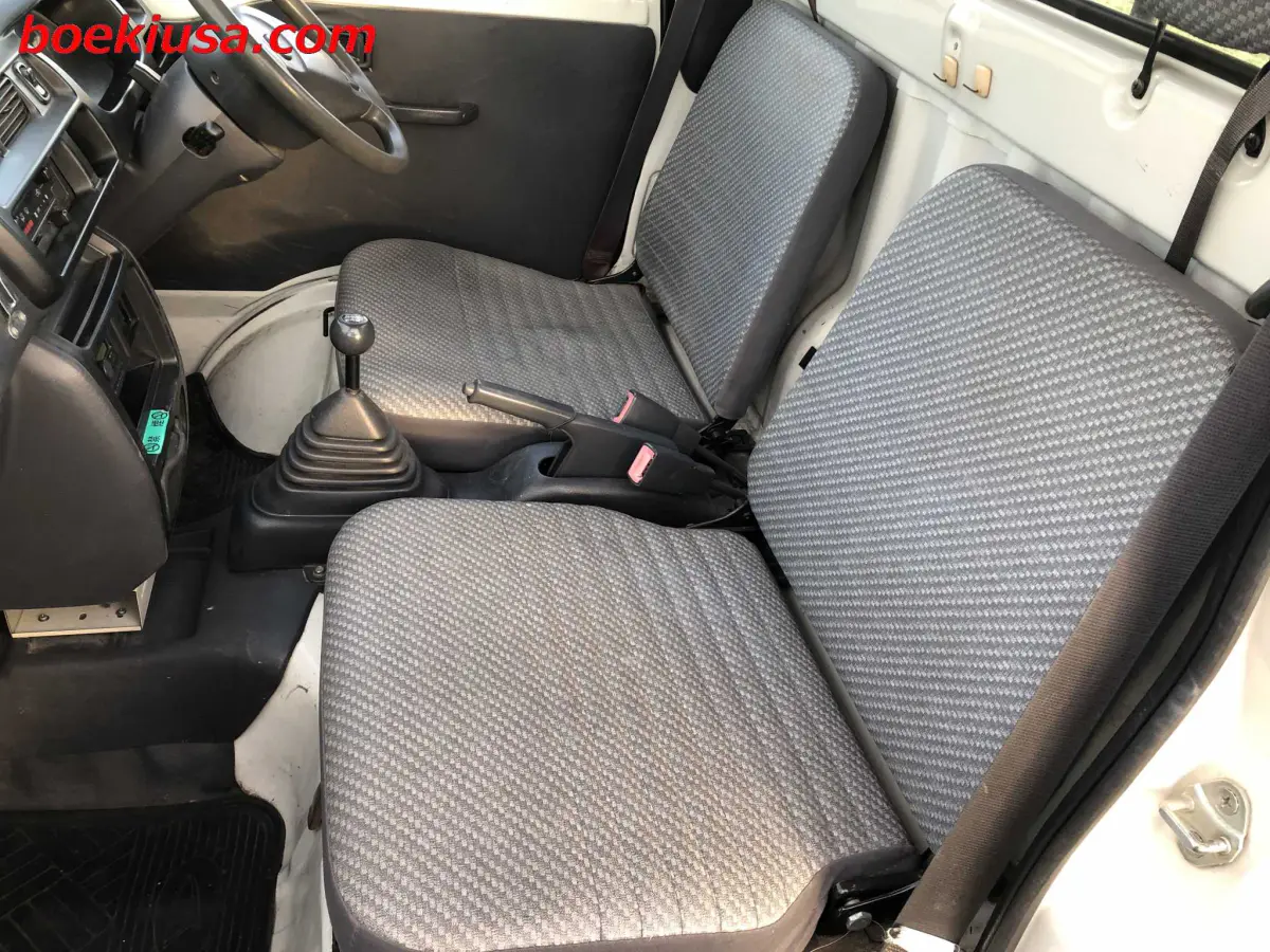 1999 Daihatsu Hijet 4x4, a white Kei Truck, for sale at Boeki USA in Paterson, NJ (photo 10 of 20)