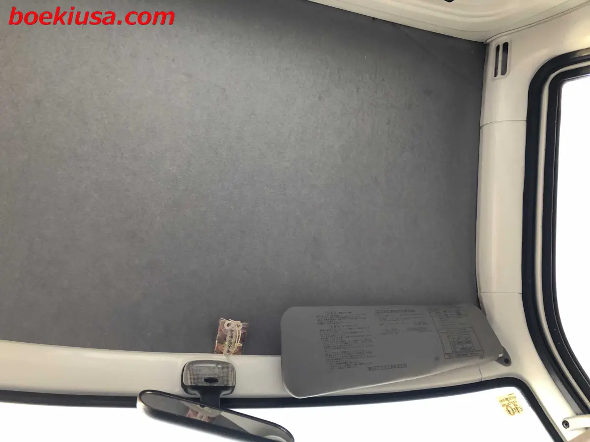 1999 Daihatsu Hijet 4x4, a white Kei Truck, for sale at Boeki USA in Paterson, NJ (photo 11 of 20)