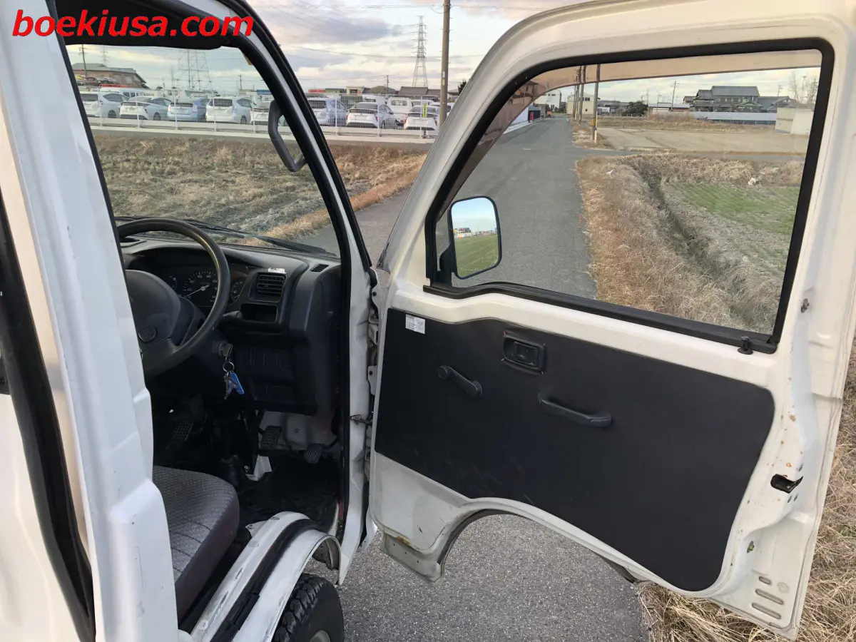 1999 Daihatsu Hijet 4x4, a white Kei Truck, for sale at Boeki USA in Paterson, NJ (photo 12 of 20)
