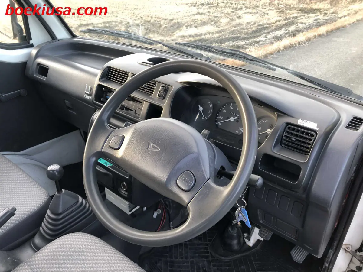 1999 Daihatsu Hijet 4x4, a white Kei Truck, for sale at Boeki USA in Paterson, NJ (photo 13 of 20)