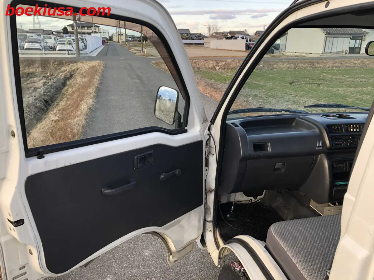 1999 Daihatsu Hijet 4x4, a white Kei Truck, for sale at Boeki USA in Paterson, NJ (photo 8 of 20)