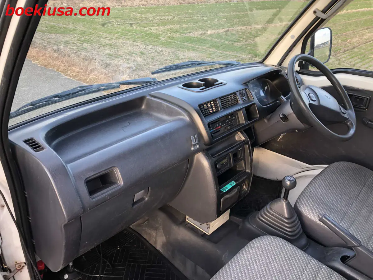 1999 Daihatsu Hijet 4x4, a white Kei Truck, for sale at Boeki USA in Paterson, NJ (photo 9 of 20)