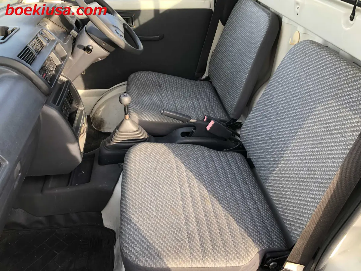 1999 Daihatsu Hijet 4x4, a white Kei Truck, for sale at Boeki USA in Paterson, NJ (photo 10 of 20)