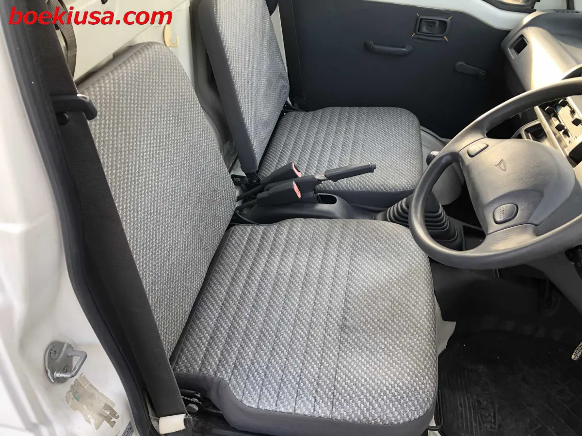 1999 Daihatsu Hijet 4x4, a white Kei Truck, for sale at Boeki USA in Paterson, NJ (photo 14 of 20)