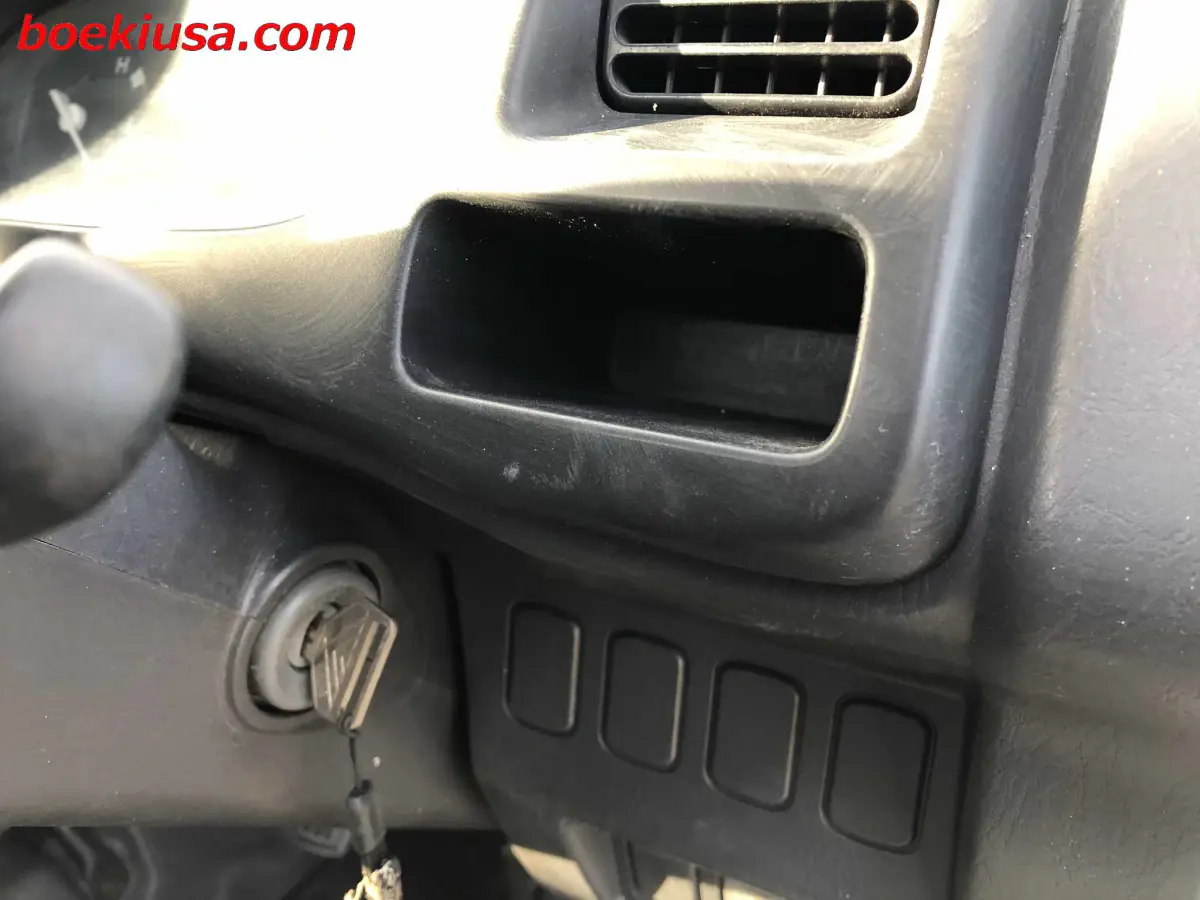 1999 Daihatsu Hijet 4x4, a white Kei Truck, for sale at Boeki USA in Paterson, NJ (photo 16 of 20)