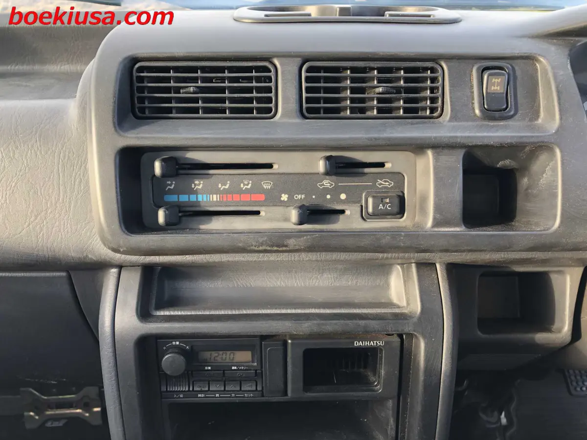 1999 Daihatsu Hijet 4x4, a white Kei Truck, for sale at Boeki USA in Paterson, NJ (photo 17 of 20)