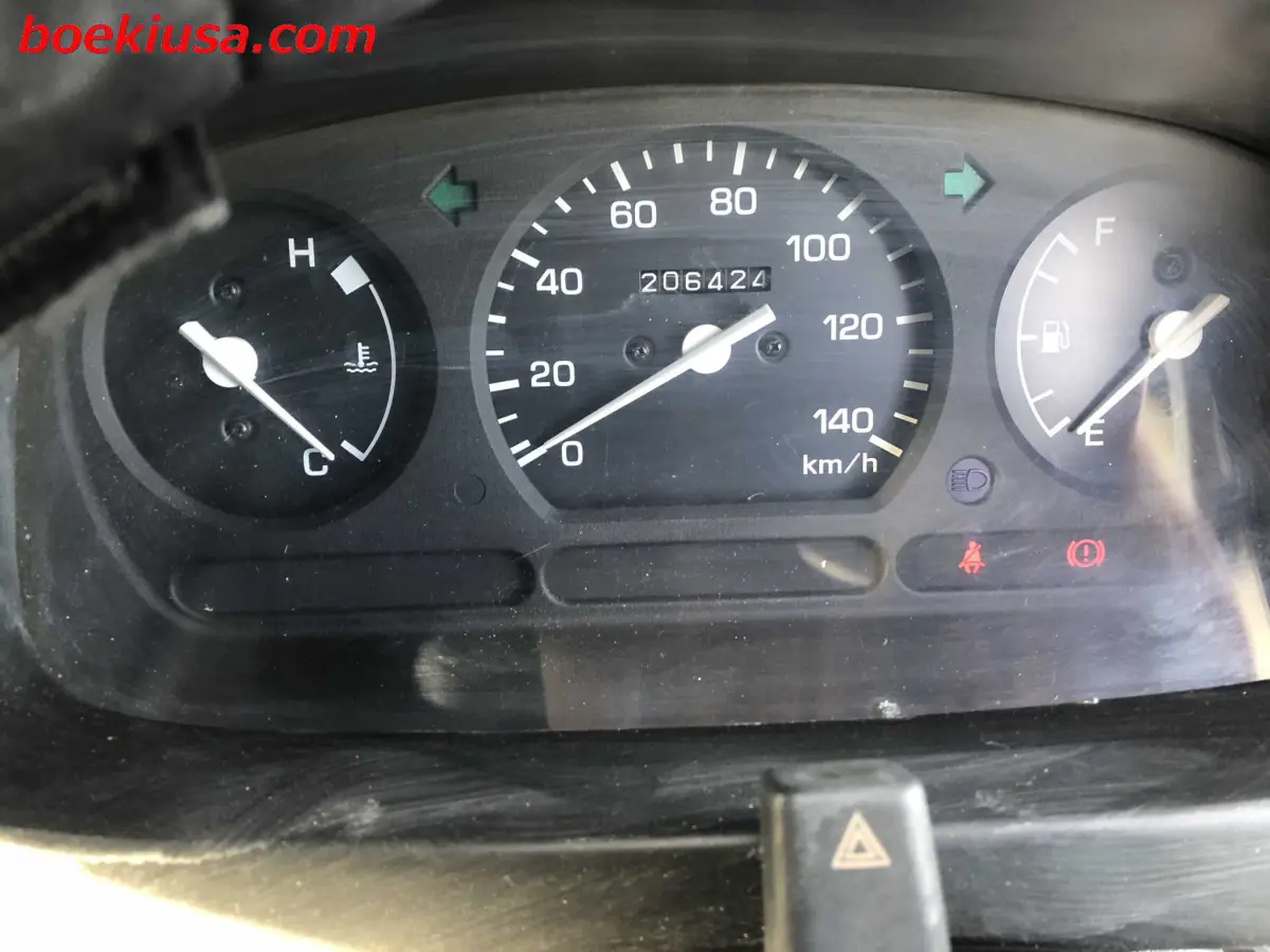 1999 Daihatsu Hijet 4x4, a white Kei Truck, for sale at Boeki USA in Paterson, NJ (photo 18 of 20)
