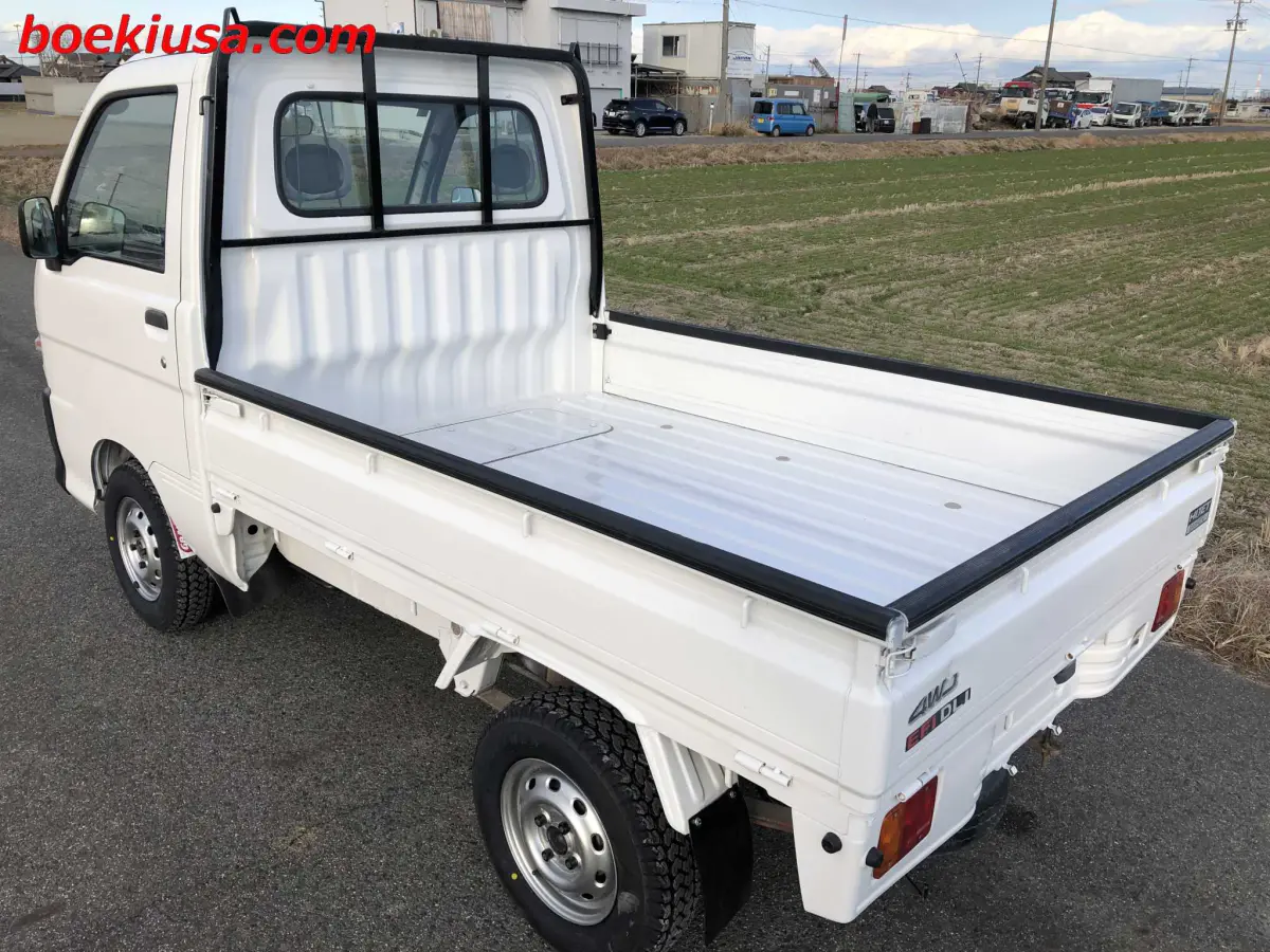 1999 Daihatsu Hijet 4x4, a white Kei Truck, for sale at Boeki USA in Paterson, NJ (photo 3 of 20)