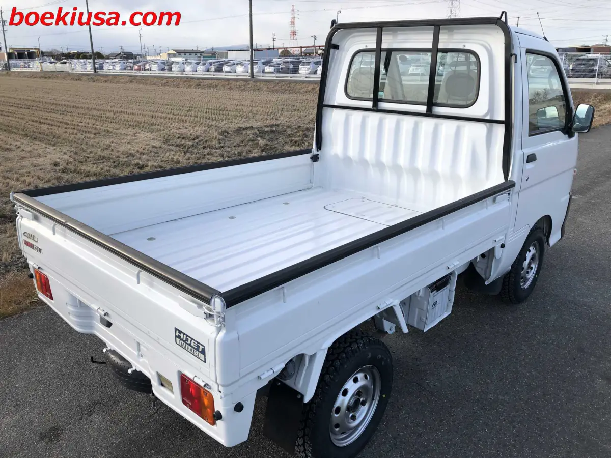 1999 Daihatsu Hijet 4x4, a white Kei Truck, for sale at Boeki USA in Paterson, NJ (photo 4 of 20)