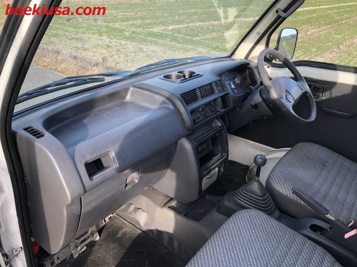 1999 Daihatsu Hijet 4x4, a white Kei Truck, for sale at Boeki USA in Paterson, NJ (photo 9 of 20)