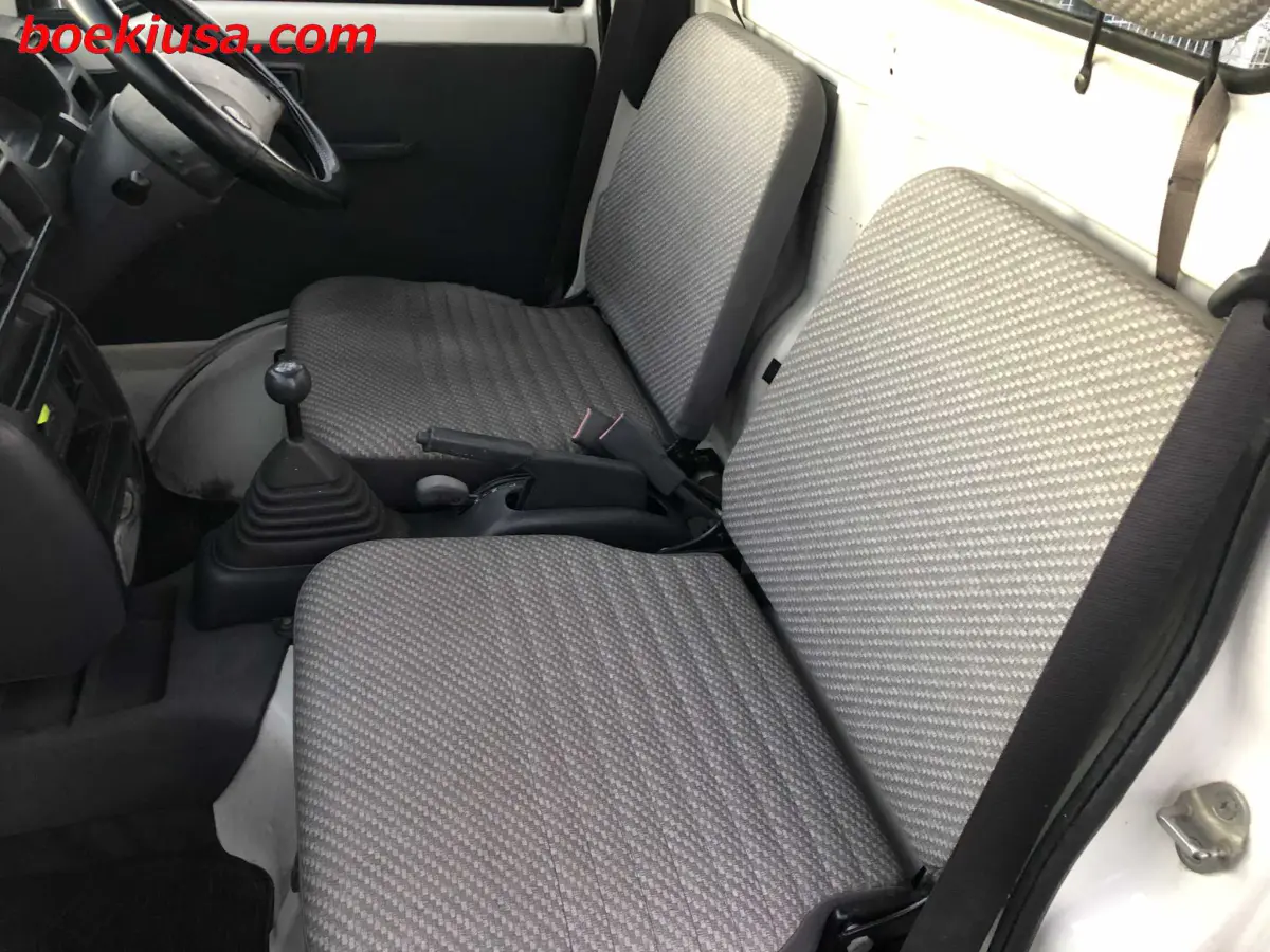 1999 Daihatsu Hijet 4x4, a white Kei Truck, for sale at Boeki USA in Paterson, NJ (photo 10 of 20)