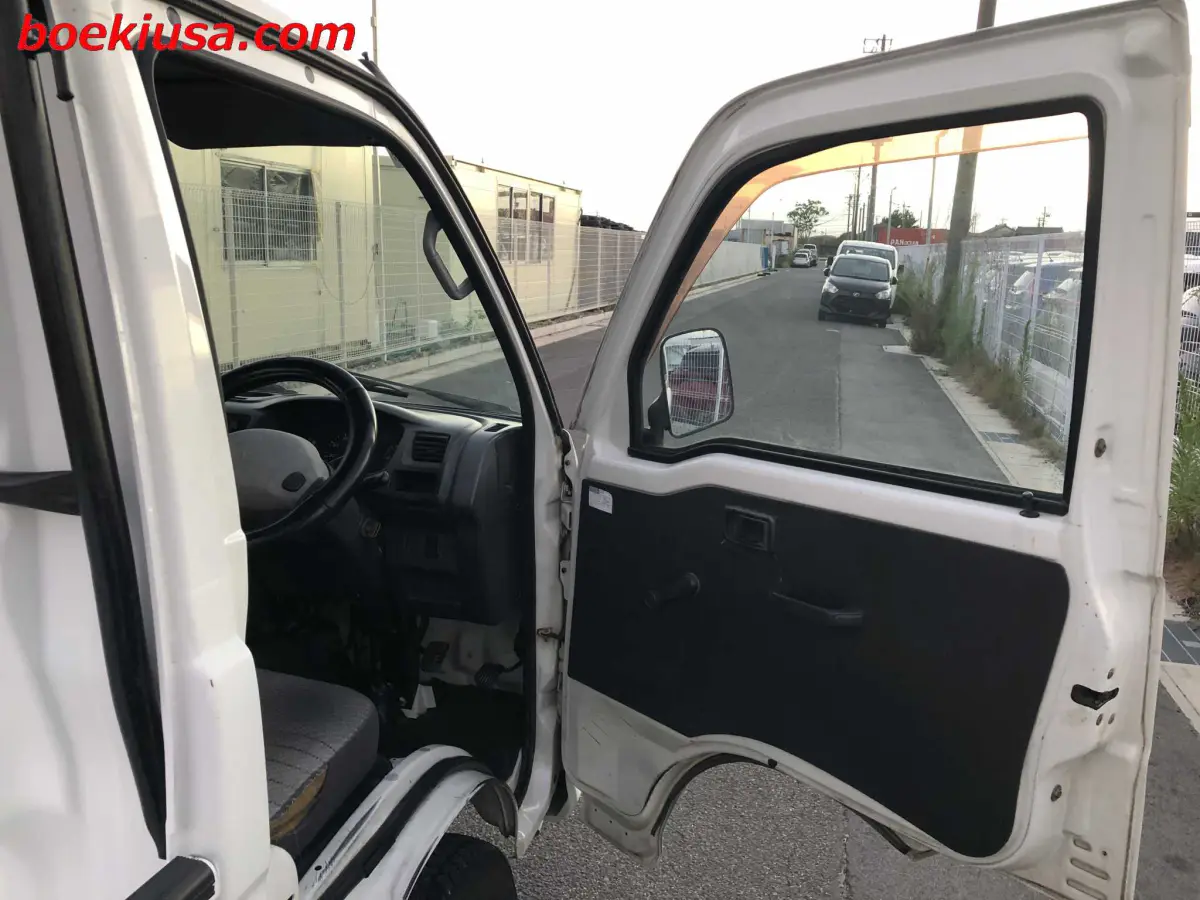 1999 Daihatsu Hijet 4x4, a white Kei Truck, for sale at Boeki USA in Paterson, NJ (photo 12 of 20)