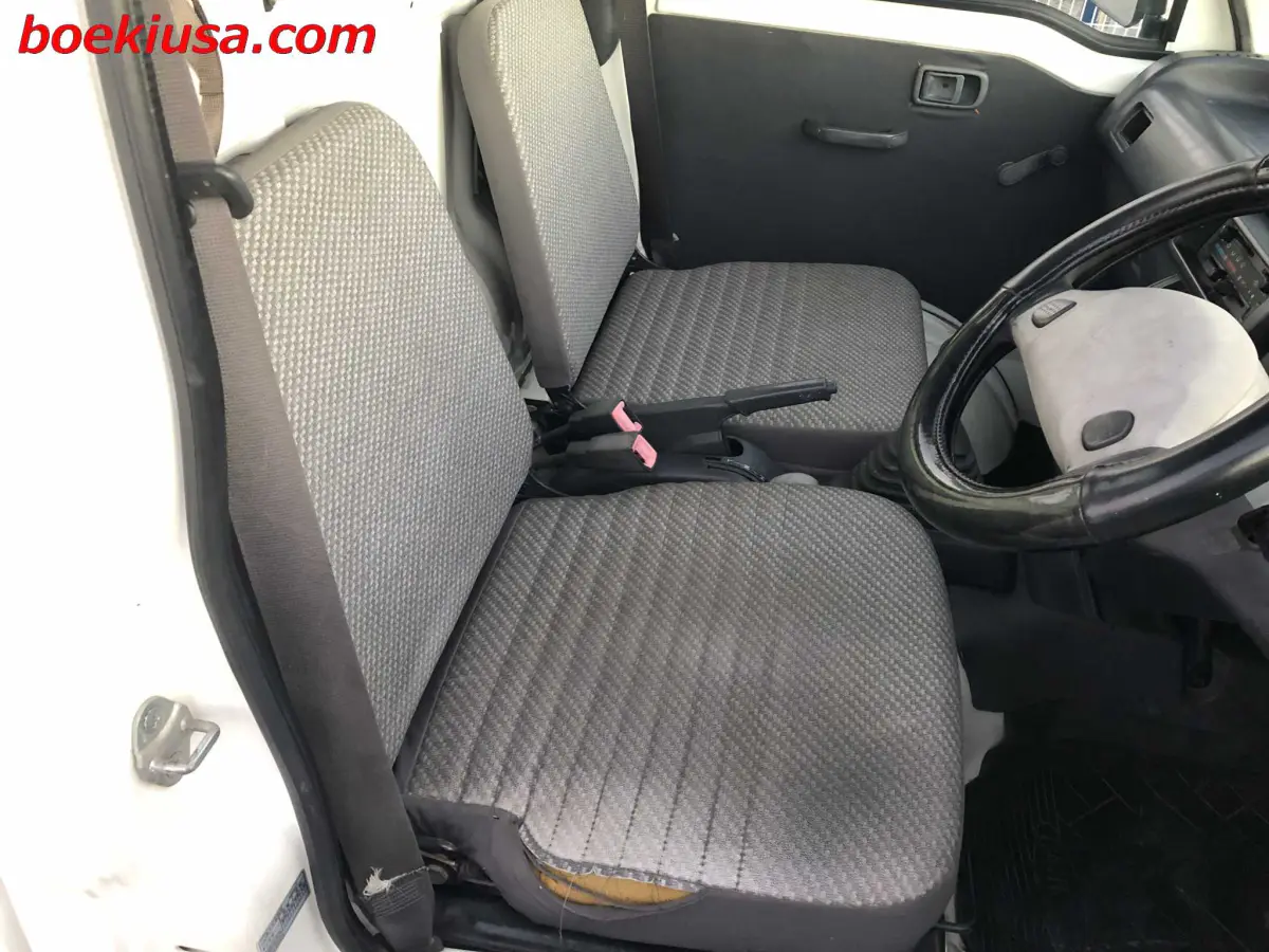 1999 Daihatsu Hijet 4x4, a white Kei Truck, for sale at Boeki USA in Paterson, NJ (photo 14 of 20)