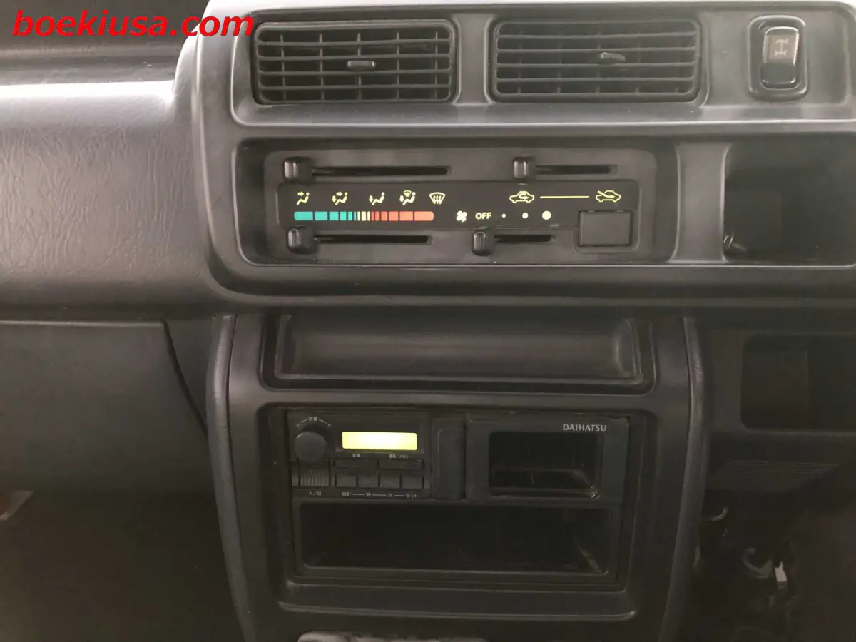 1999 Daihatsu Hijet 4x4, a white Kei Truck, for sale at Boeki USA in Paterson, NJ (photo 17 of 20)