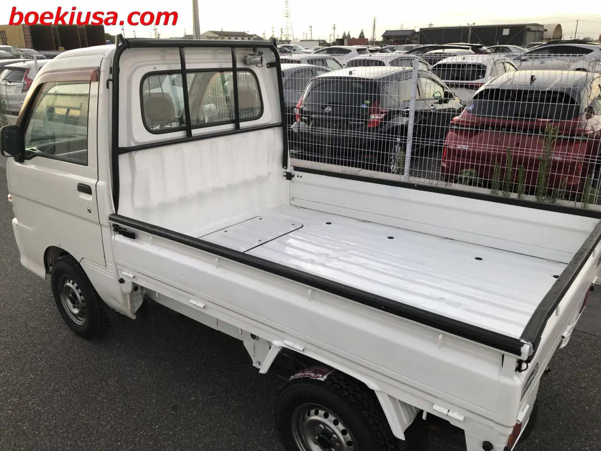 1999 Daihatsu Hijet 4x4, a white Kei Truck, for sale at Boeki USA in Paterson, NJ (photo 3 of 20)