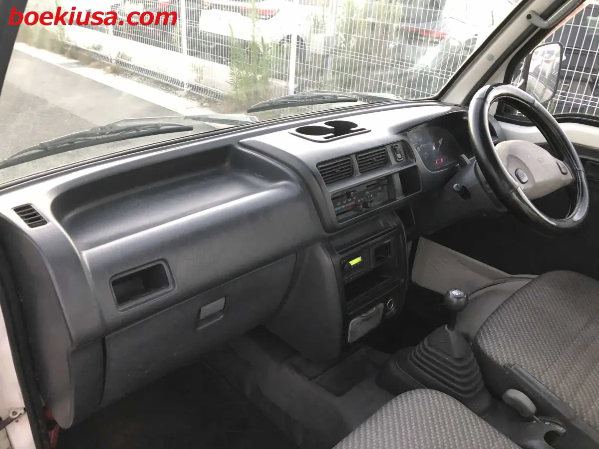 1999 Daihatsu Hijet 4x4, a white Kei Truck, for sale at Boeki USA in Paterson, NJ (photo 9 of 20)