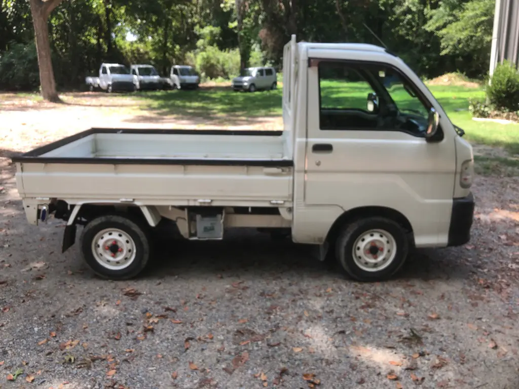 1999 Daihatsu Hijet, a Kei Truck, for sale at Fun Karz in North Little Rock, AR (photo 22 of 28)