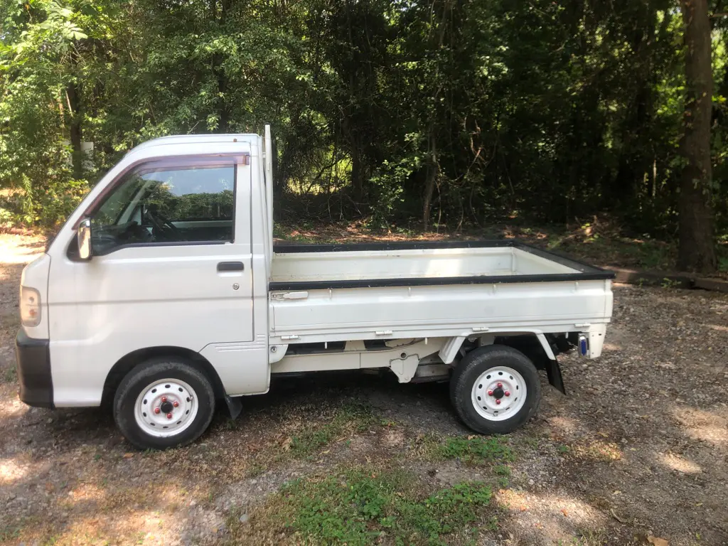 1999 Daihatsu Hijet, a Kei Truck, for sale at Fun Karz in North Little Rock, AR (photo 4 of 28)
