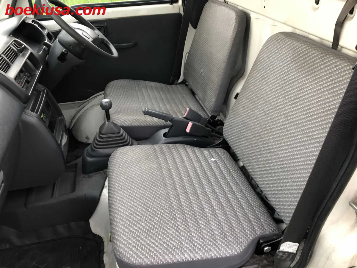 1999 Daihatsu Hijet, a white Kei Truck, for sale at Boeki USA in Paterson, NJ (photo 10 of 20)