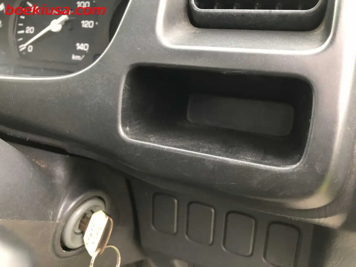 1999 Daihatsu Hijet, a white Kei Truck, for sale at Boeki USA in Paterson, NJ (photo 16 of 20)
