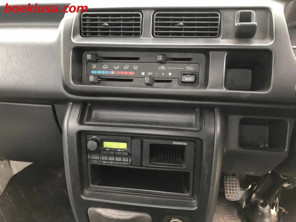 1999 Daihatsu Hijet, a white Kei Truck, for sale at Boeki USA in Paterson, NJ (photo 17 of 20)